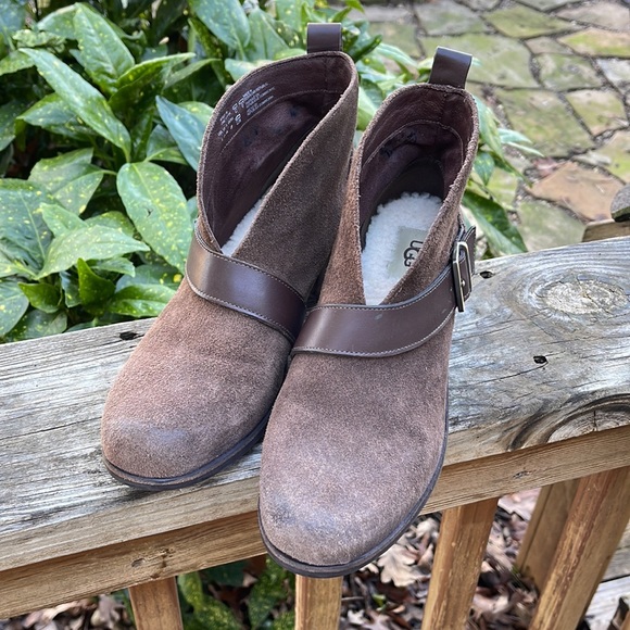 Ugg Brown Suede Wright Belted Ankle Boots - Picture 4 of 7
